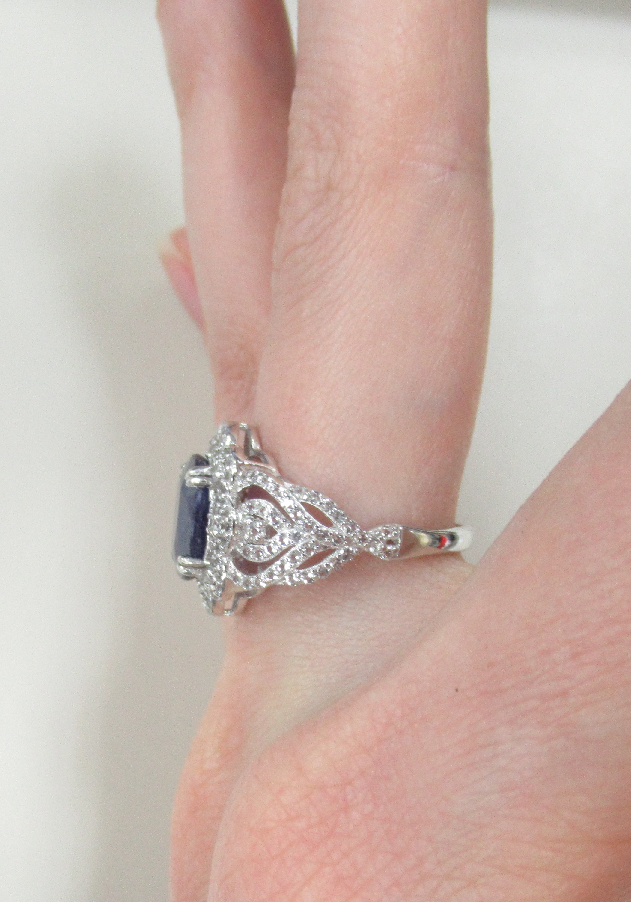 Серебряное кольцо с сапфиром